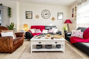 Smart TV, fireplace, DVD player, foosball - Villa 300 m beach, indoor pool, sea view , 4 bedrooms, 3 bathrooms, option SPA (Moguériec)