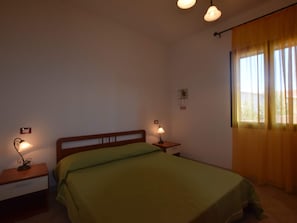 2 quartos, individualmente mobiliados, roupa de cama