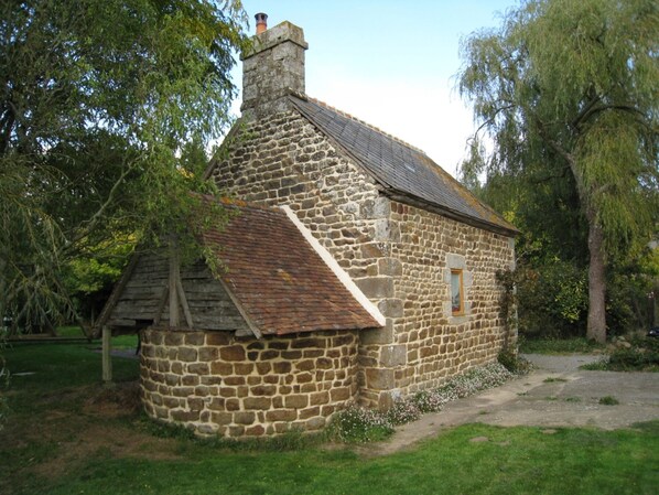 Garden - Holiday Home in Ceauce Near Mont Saint Michel (Ceauce)