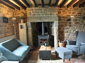 Living room - Holiday Home in Ceauce Near Mont Saint Michel (Ceauce)