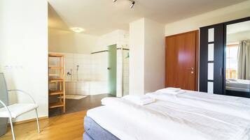 Chalet | 4 bedrooms, individually furnished, bed sheets