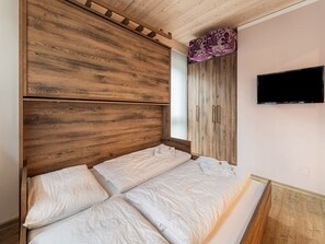 11 bedrooms, bed sheets - Holiday Home in St. Georgen/salzburg (Bruck an der Grossglocknerstrasse)