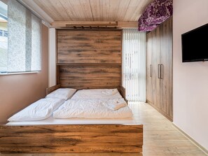 Rumah | 11 kamar tidur dan seprai linen