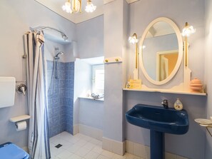 Villa | Bathroom - Spacious Holiday Home in Marliana Italy With Private Garden (Marliana)