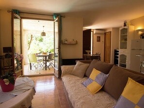 DVD player - Apartment in a Villa With Shared Pool in La Ciotat, 5 min From the Beach! (La Ciotat)
