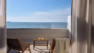 In-room safe, soundproofing, iron/ironing board, free WiFi