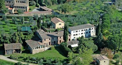 Cozy Farmhouse with Swimming Pool in Le Tolfe near Florence