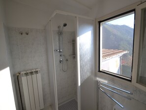 House | Bathroom - Belvilla by OYO Mazzei in Collina (Montignoso)
