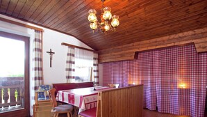 Apartment | Dining - Apartment Near the ski Resort (Sankt Johann im Pongau)