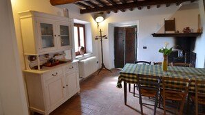 Dining - Beautiful Villa With Private Swimming Pool, Garden and Panoramic View 10-5 (Gemmano)