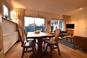 Dining - Comfortable Holiday Home in Bergen Near Forest (Bergen)