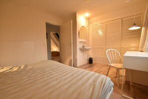3 bedrooms, individually furnished, bed sheets - Comfortable Holiday Home in Bergen Near Forest (Bergen)