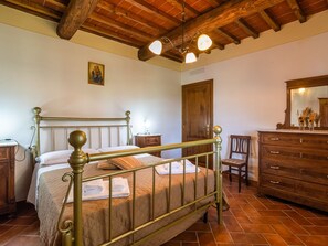 House | 3 bedrooms, individually furnished, bed sheets