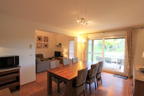 Dining - Provencal Parkside Haven (Arles)