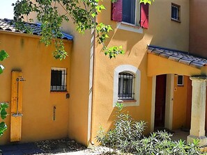 Exterior - Provencal Parkside Haven (Arles)