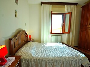 House | 1 bedroom, bed sheets - Sunlit Home With Pool (Fucecchio)