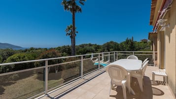 Villa | Balcony