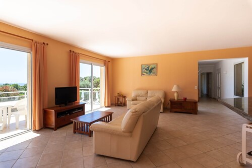 Spacious Villa With Pool