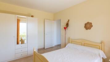 Villa | 3 bedrooms, individually furnished, iron/ironing board, bed sheets
