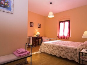 House | 3 bedrooms, individually furnished