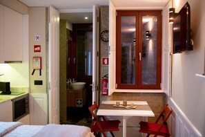 1 bedroom, iron/ironing board, WiFi, bed sheets - Feel yourself in the heart of the city ... (Porto)