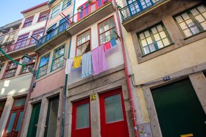 Exterior detail - Feel yourself in the heart of the city ... (Porto)