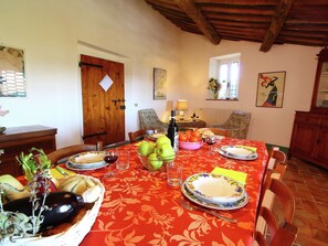 Dining - Agritourismo Amidst the Chianti Classico Vineyards (Castelnuovo Berardenga)