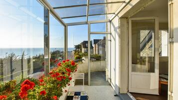 House | Balcony
