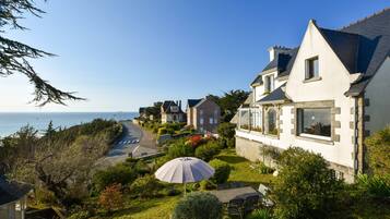 House | Outdoor dining