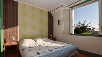 House | 4 bedrooms, individually furnished, bed sheets