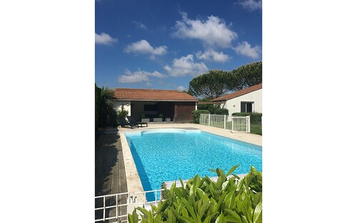 Modern Villa With Pool in Brives