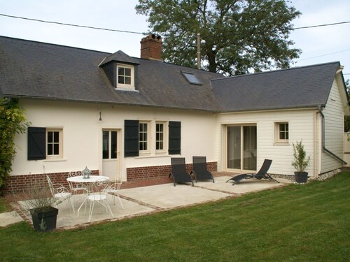 Elegant Holiday Home in Sentelie With Large Private Garden