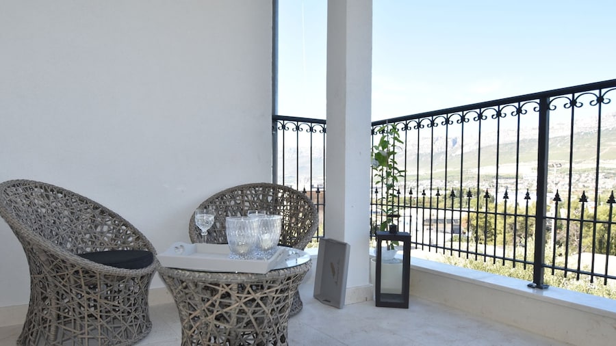 Spacious and Comfortable Apartment, Outside the Historical Centre of Split