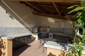 Villa | Balcony - Villa in Ledenon With Private Pool (Ledenon)