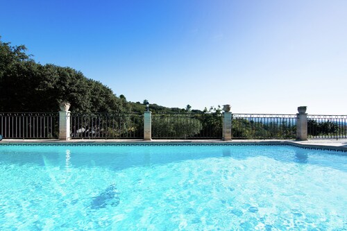 Villa in Ledenon With Private Pool