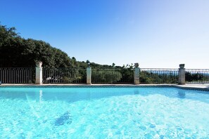 Villa | Pool - Villa in Ledenon With Private Pool (Ledenon)