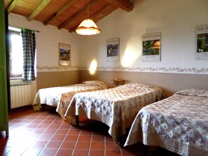 House | 2 bedrooms, individually furnished, bed sheets - Family Villa Pool in Volterra (Volterra)