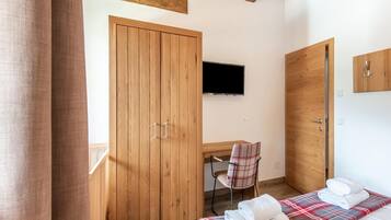 4 bedrooms, individually furnished, iron/ironing board, bed sheets