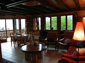 DVD player, MP3 dock - Beautiful Chalet in Les Gets South of France With Balcony (Les Gets)