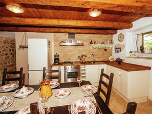House | Private kitchen | Microwave, stovetop