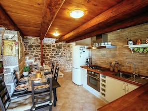 House | Private kitchen | Microwave, stovetop