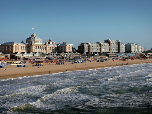 Beautiful Houseboat With Terrace, Jacuzzi
