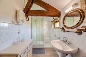 Bathroom - Cosy Holiday Home With Garden (Villefranche-du-Perigord)