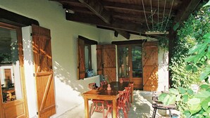 House | Balcony - Cosy Holiday Home in Parisot With Swimming Pool (Parisot)