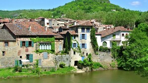 Exterior - Cosy Holiday Home in Parisot With Swimming Pool (Parisot)