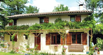 Cosy Holiday Home in Parisot With Swimming Pool