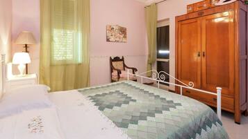 House | 3 bedrooms, individually furnished, bed sheets