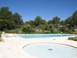 Pool - Stylish Villa With Heated Swimming Pool Close to the Lovely L'isle-sur-la-sorgue (Saumane-de-Vaucluse)