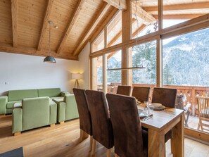 Chalet | Dining