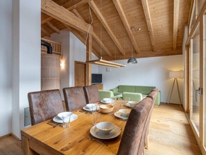 Chalet | Dining